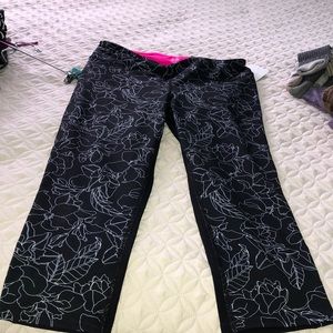 NWT, GAP fit Capri length legging, large